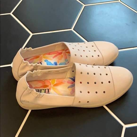 Women’s Born Shoes - Picture 2 of 3